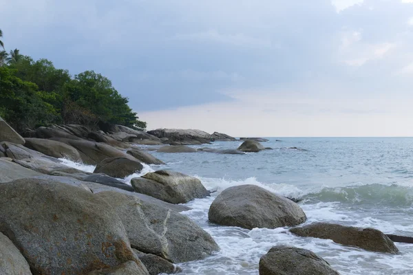 海滩、 石头和海视图 — 图库照片