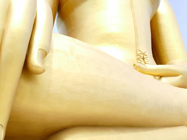 Рука великої золотої статуї Будди — стокове фото