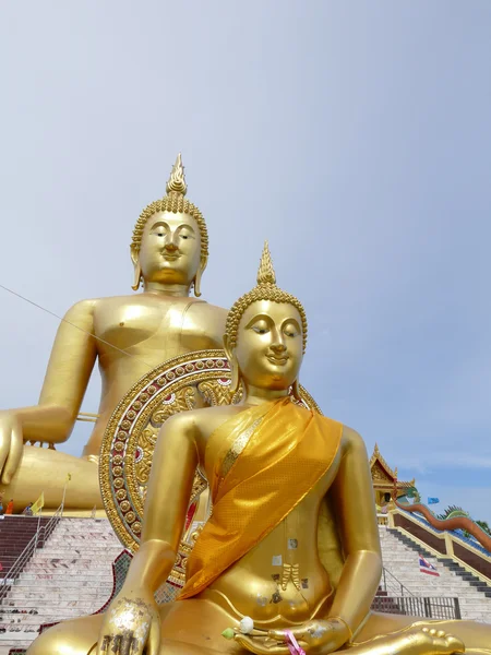 Grande estátua de Buda de Ouro — Fotografia de Stock