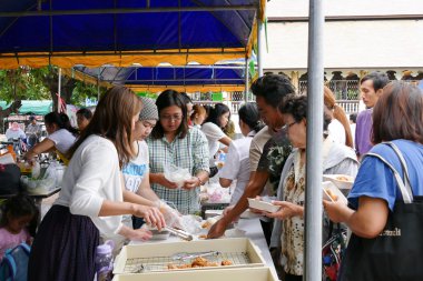  İnsanlar kızarmış tavuk oluyor