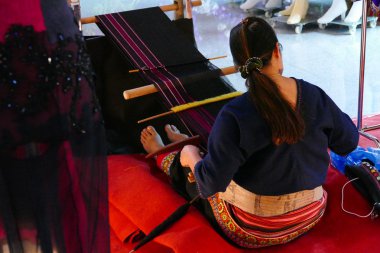 kadın dokuma Tayland geleneksel kumaş