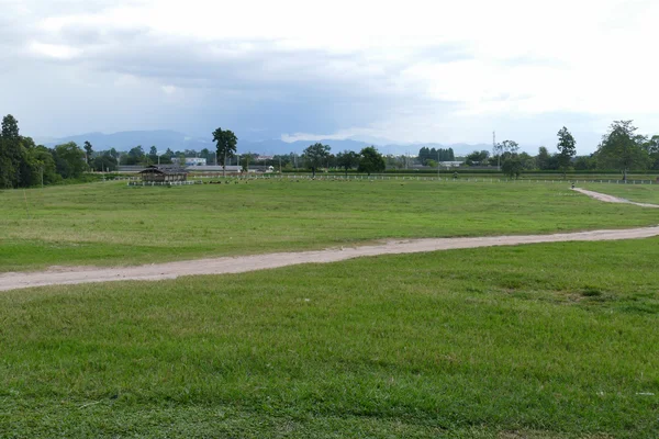 Estrada nas terras agrícolas — Fotografia de Stock