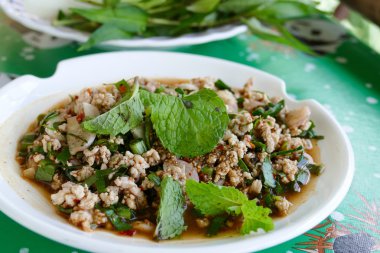 Tayland geleneksel baharatlı kıyılmış domuz eti