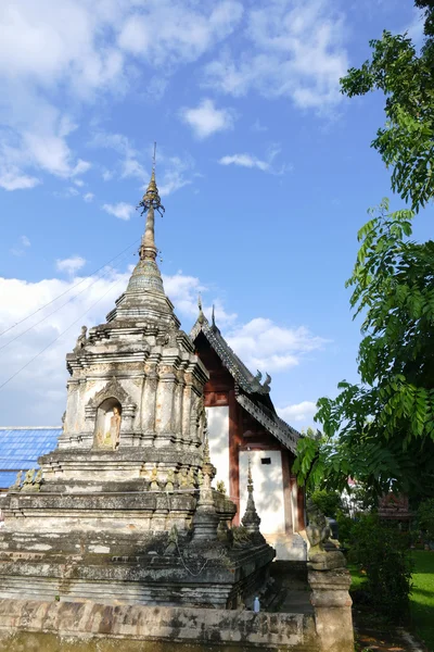 Oude historische boeddhistische Pagode monument en tempel kerk — Stockfoto