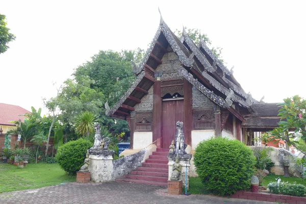 Gamla historiska buddhistiska tempel kyrka — Stockfoto