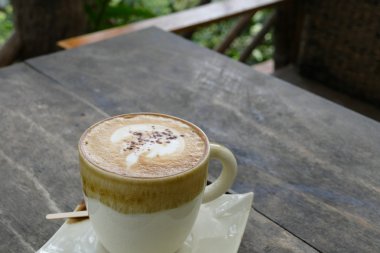 latte sanat ile sıcak cappuccino kahve içecek