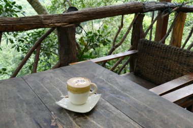 latte sanat ile sıcak cappuccino kahve içecek