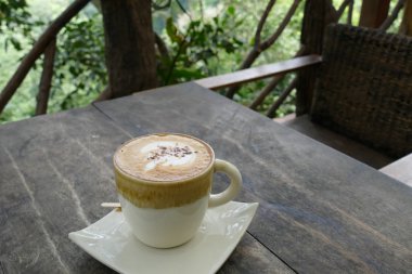 latte sanat ile sıcak cappuccino kahve içecek