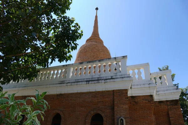 Monumento pagoda budista hecho de ladrillo — Foto de Stock