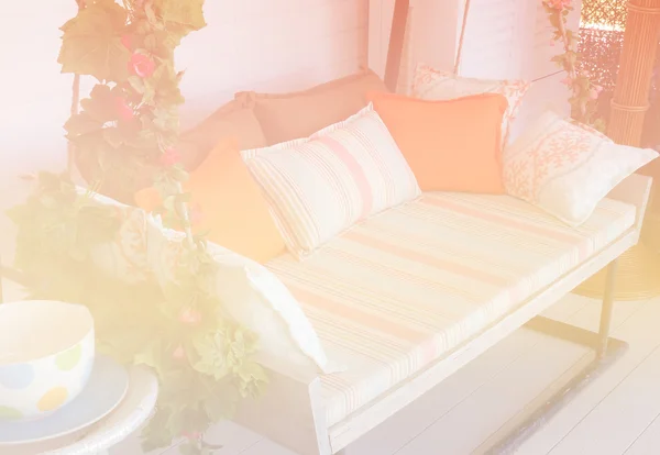 Sofá de tela en la terraza con filtro de color y enfoque suave — Foto de Stock
