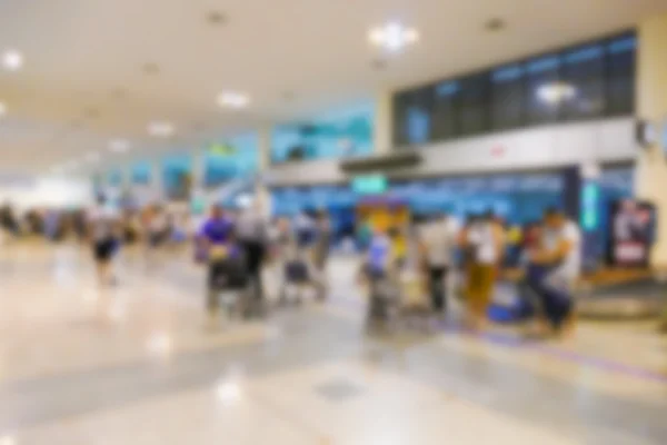 Intreepupil wazig beeld van de passagier op de luchthaven — Stockfoto