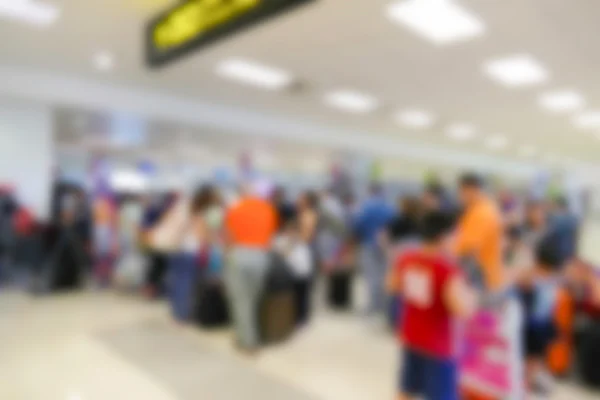 Imagem turva desfocada do passageiro no terminal do aeroporto — Fotografia de Stock