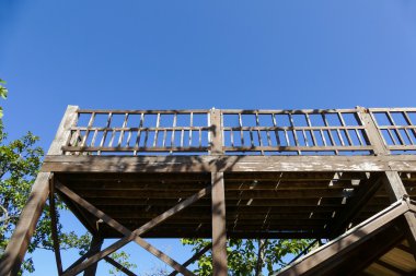 güvertede ahşap veranda