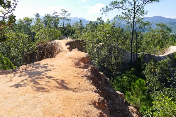 Collina del canyon nella Thailandia rurale — Foto Stock