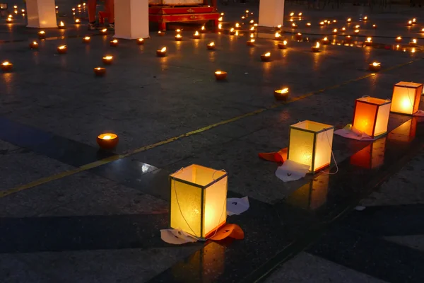 Papier lantaarn en kaars licht in Yeepeng festival — Stockfoto