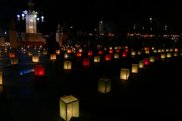 Linterna de papel y luz de vela en el festival de Yeepeng —  Fotos de Stock