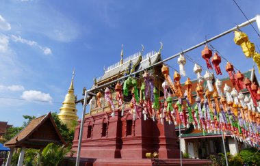 renkli kağıt fener dekorasyon Yeepeng Festivali için