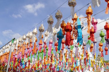renkli kağıt fener dekorasyon Yeepeng Festivali için