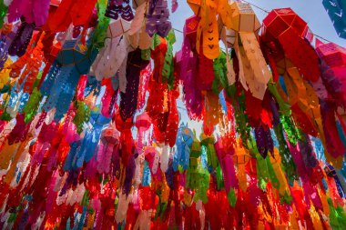 renkli kağıt fener dekorasyon Yeepeng Festivali için