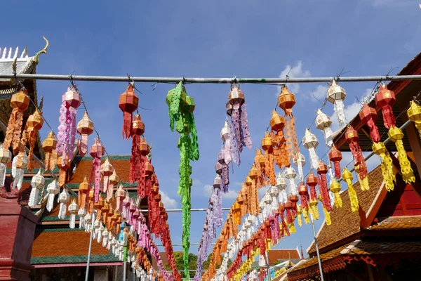 Красочное оформление бумажных фонарей для фестиваля Йепэн — стоковое фото