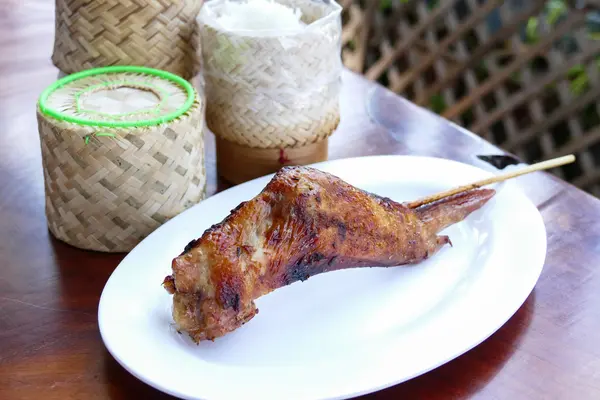 Ayam panggang dengan tusuk sate — Stok Foto