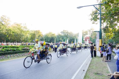 Chiang Mai CI etrafında bisiklet sürme babası ile oğlu