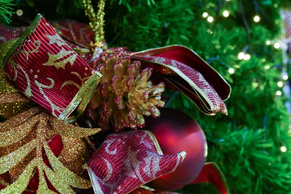 Karácsonyi talmi dísz, karácsonyfa díszítésére — Stock Fotó