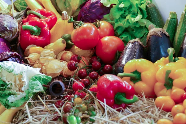 ミックス野菜と果物のある静物 — ストック写真