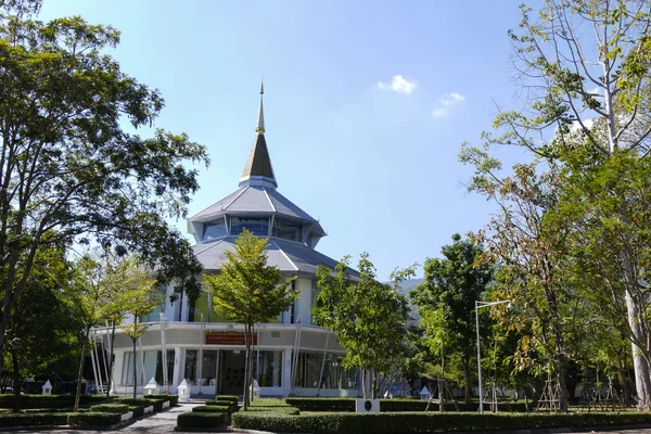 O edifício para glorificar o rei na universidade de Chiang Mai — Fotografia de Stock