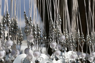 Budist tapınağı gümüş Bodhi yaprak üzerinde dekorasyon boncuk