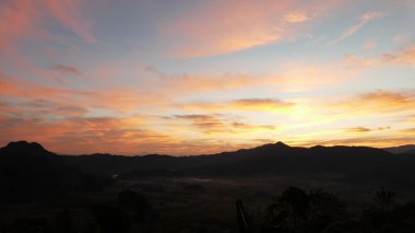 dağ, bulut ve gökyüzü şafak