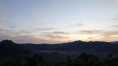 dağ, bulut ve gökyüzü şafak