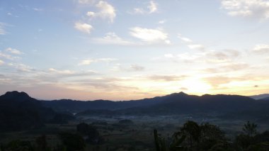 dağ, bulut ve gökyüzü şafak