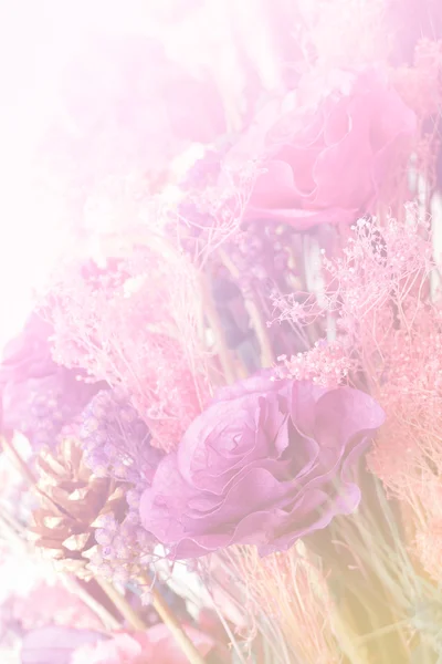 Ramo de flor artificial con filtro de color y enfoque suave — Foto de Stock