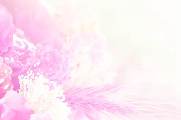 Buquê de flor artificial com filtro de cor e foco suave — Fotografia de Stock