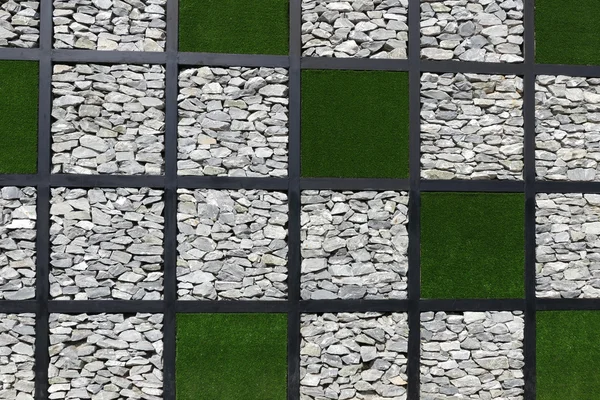 Камінь і штучна трава, прикраса на стіні — стокове фото