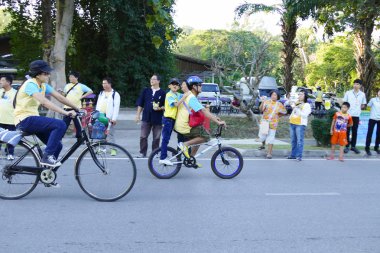 İnsanlar onların Bisiklete binmek için teşvik 