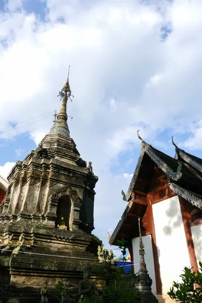 Antik Budist pagoda anıt — Stok fotoğraf