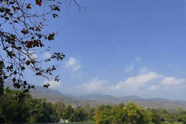 Montanha no parque — Fotografia de Stock