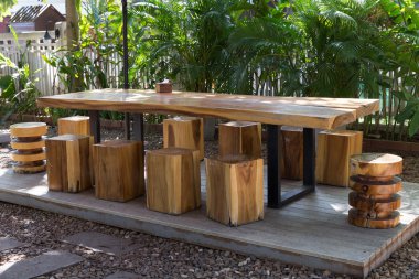 ahşap masa ve Bahçe tabure