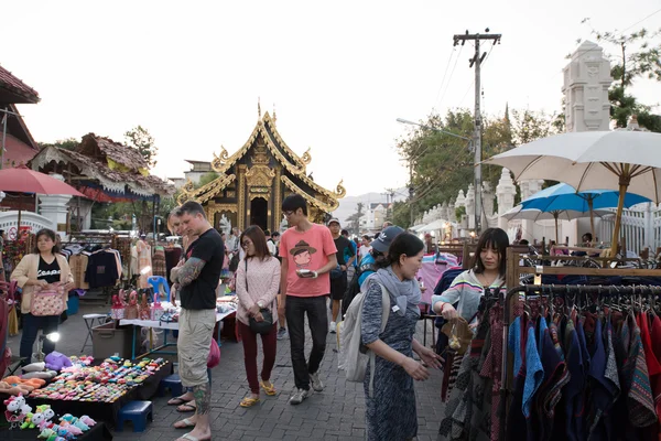 People walking and shopping at Sunday walking street — Stock Photo, Image