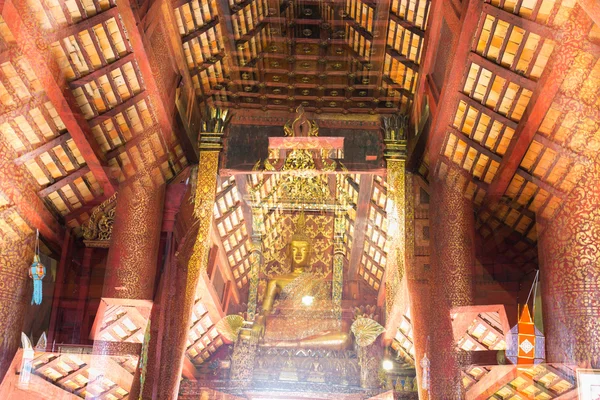 Mediteren gouden budddha standbeeld — Stockfoto