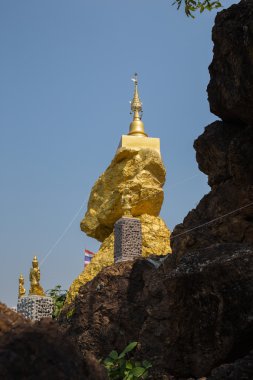 Altın Budizm pagoda büyük taş