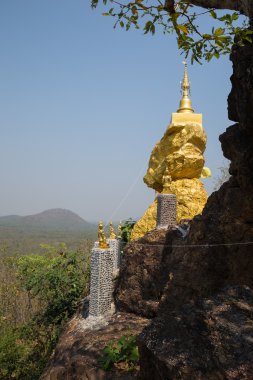 Altın Budizm pagoda büyük taş