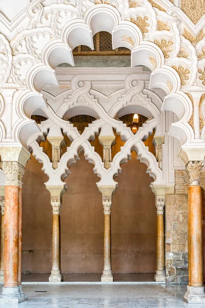 Zaragoza, İspanya aljaferia Sarayı'nda Arapça kemerler