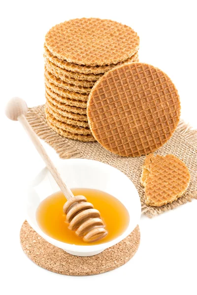 Nederlandse wafels met honing op witte achtergrond — Stockfoto