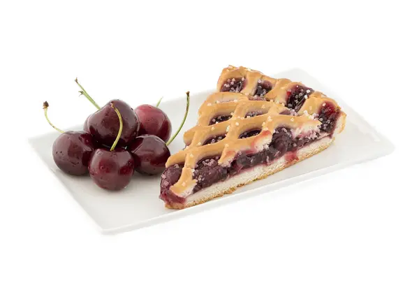 Vers back-cherry pie op witte achtergrond — Stockfoto