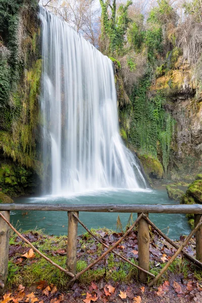 「モナステリオデピエドラ」、サラゴサ、スペインでの滝 — ストック写真