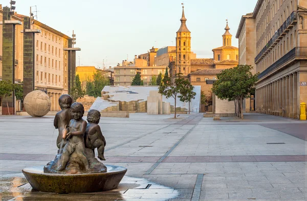 Square of Pilar in Zaragoza with the church of San Juan de los P — Stock Photo, Image
