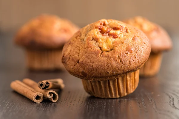 Delicious apple and cinnamon muffins — Stock Photo, Image